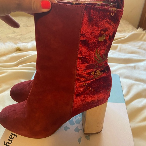 {Farylrobin} Red Velvet Wood Heeled 'Dav' Ankle Boot 8.5 - Picture 3 of 9